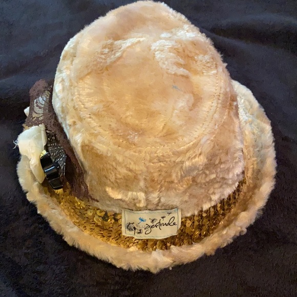 Hat - Picture 3 of 4